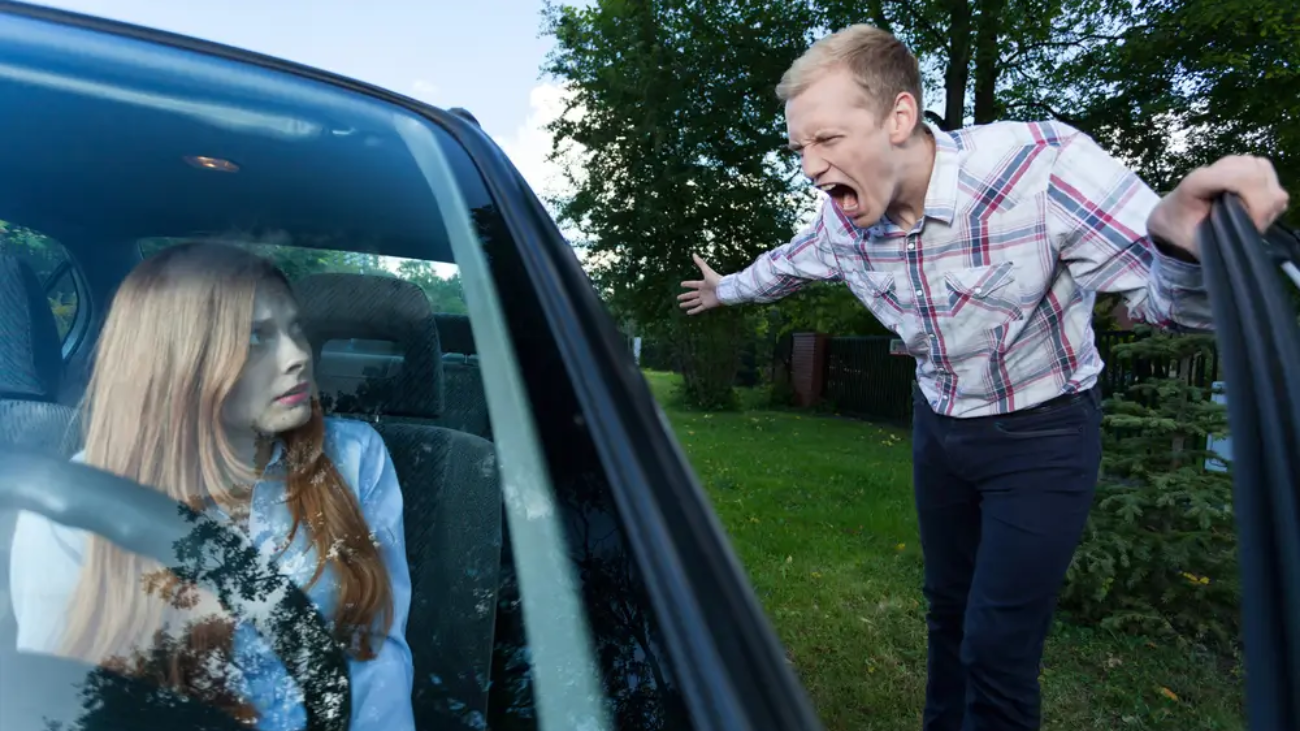 Defensive vs. Aggressive Driving What Behavior Data Shows About Your Crash Risk